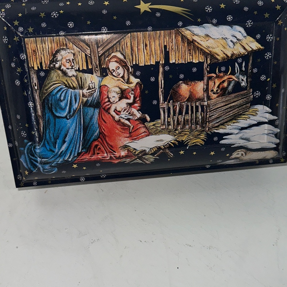 Vintage small bisque White Nativity Figurine Set - Picture 7 of 8